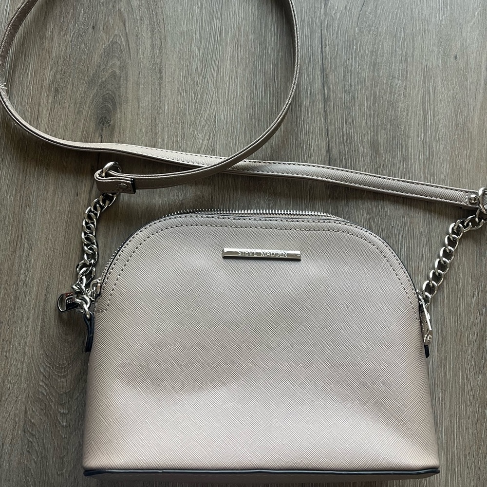 NWOT Steve Madden taupe crossbody with silver hardware